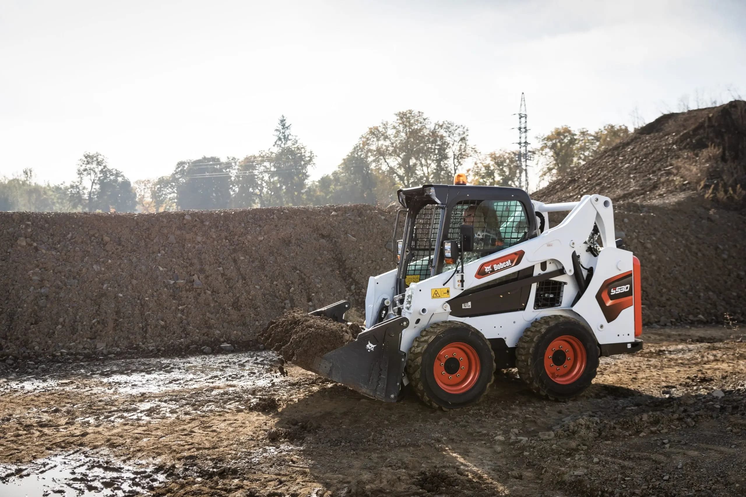 Inne Wynajem miniładowarki Bobcat S530