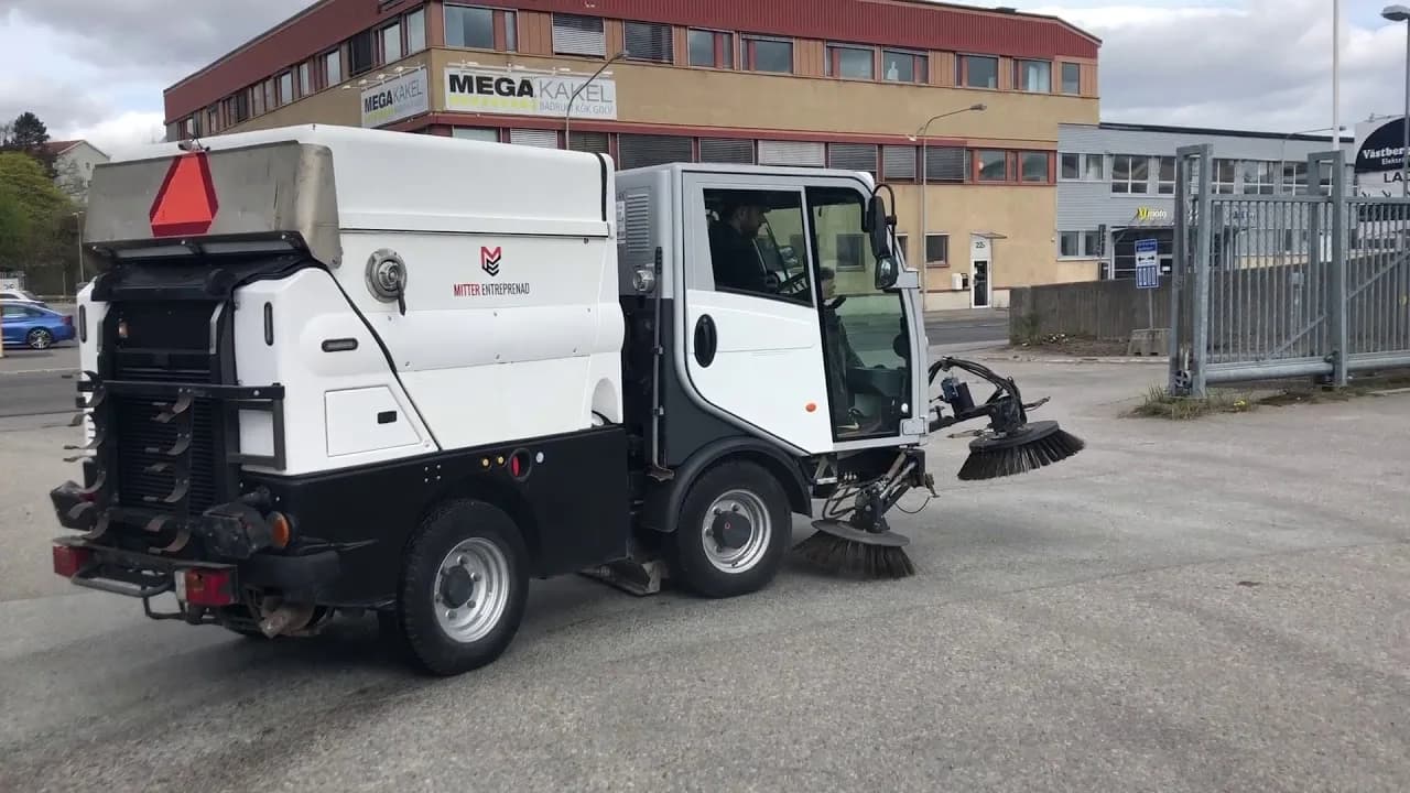 Inne Wynajem zamiatarki drogowej Bucher CityCat – szybkie czyszczenie ulic i placów