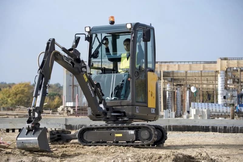 Minikoparka Wynajem minikoparki Volvo EC20D