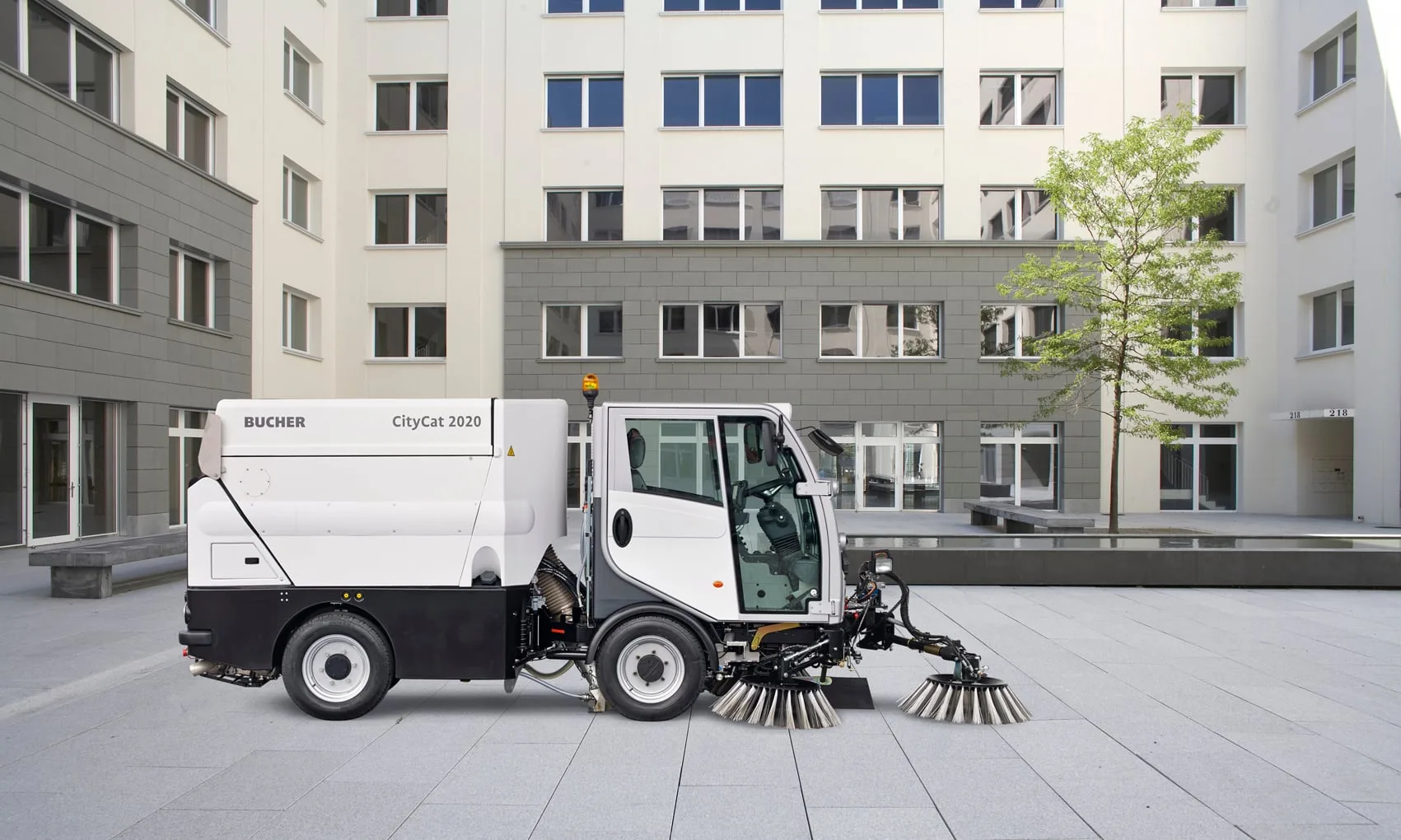 Inne Wynajem zamiatarki drogowej Bucher CityCat – szybkie czyszczenie ulic i placów
