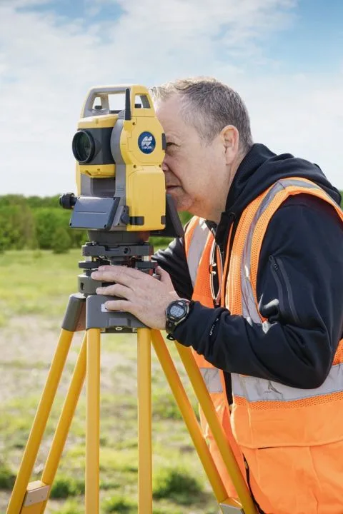 Inne Wynajem sprzętu geodezyjnego Tachimetr Topcon OS-203