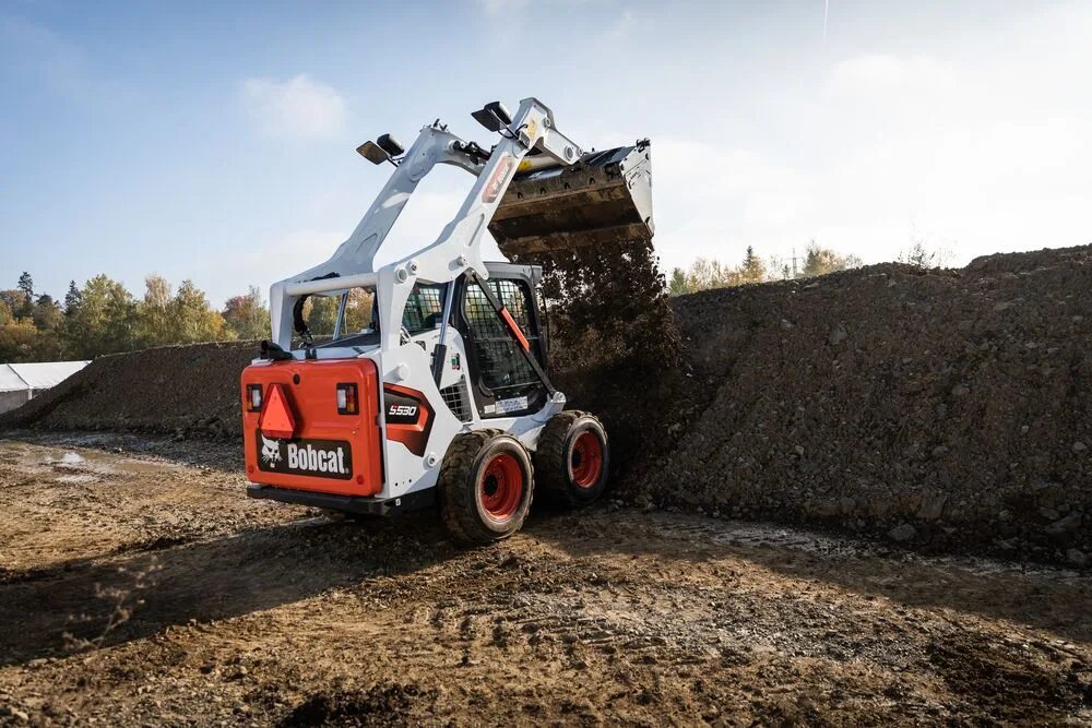 Inne Wynajem miniładowarki Bobcat S530