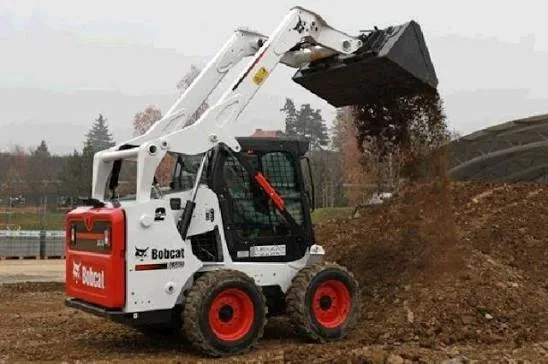 Inne Wynajem miniładowarki Bobcat S530